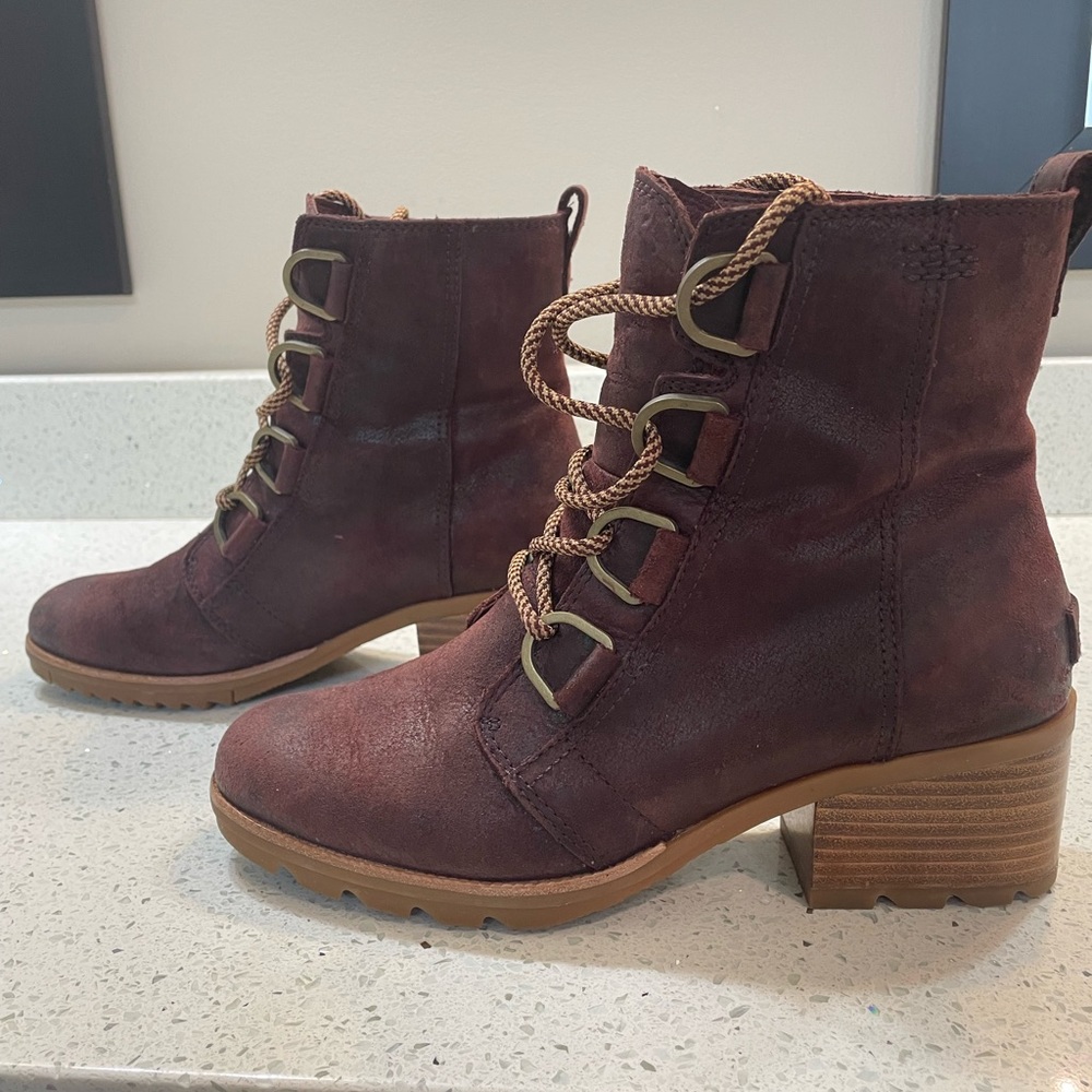 Sorel Maroon Leather Boot